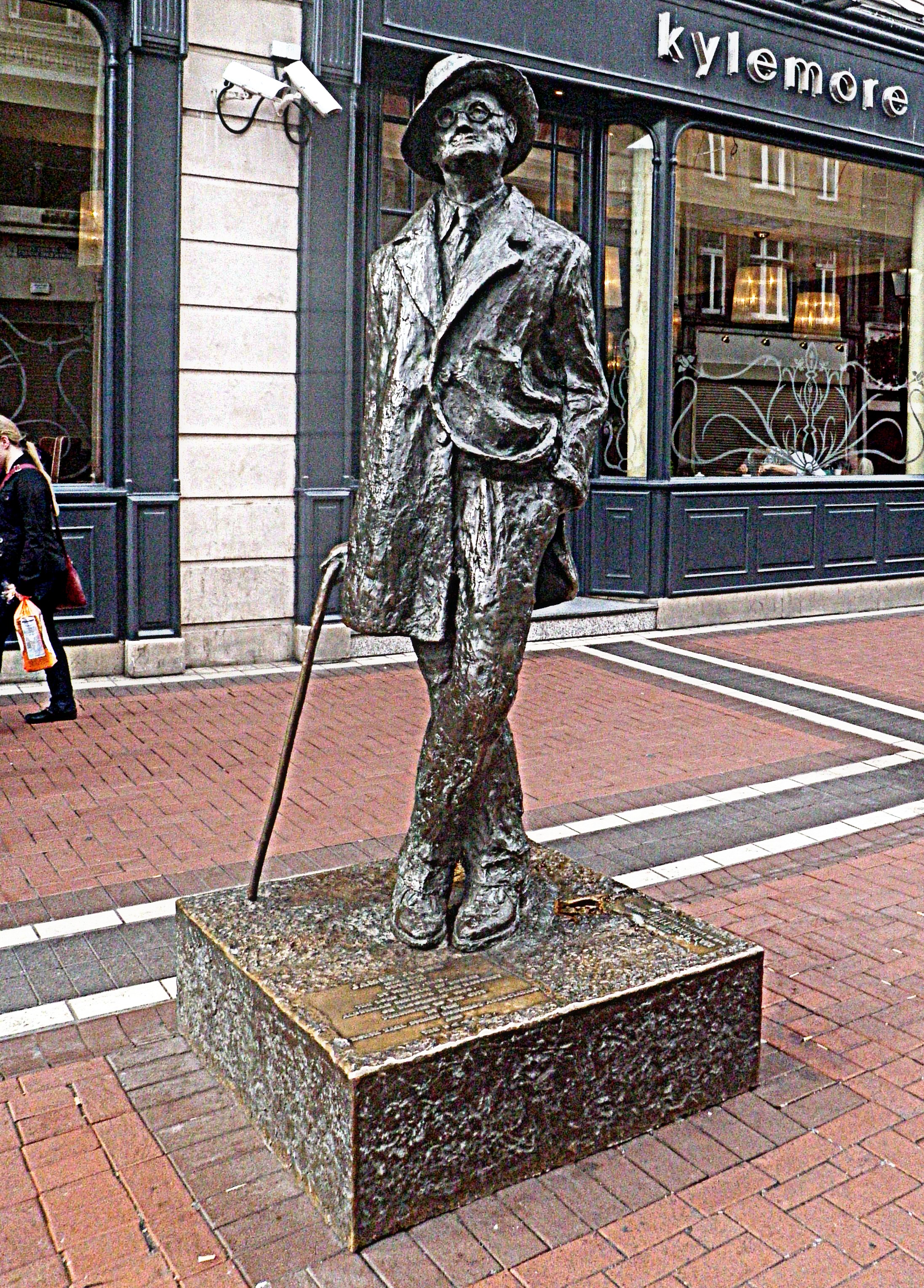 Ampliar: Monumento a James Joyce, Dubln